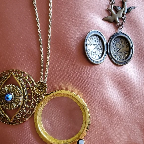 Necklaces - Picture 2 of 4